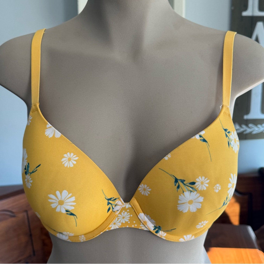 PINK Victoria’s Secret 34D Wear Everywhere Push Up Bra